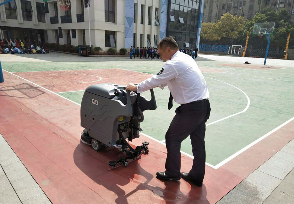 江西大型清潔設備多功能洗地機和電動<a href=http://www.zhiyunji.cn target=_blank class=infotextkey>掃地車生產廠</a>